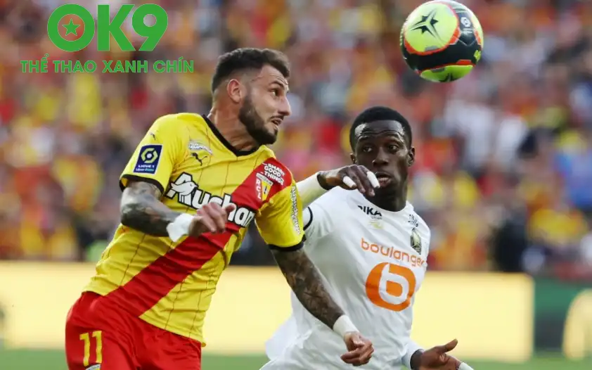 Lens dễ mất kiểm soát trước các đội chơi áp sát và kiểm soát bóng tốt Lens dễ mất kiểm soát trước các đội chơi áp sát và kiểm soát bóng tốt